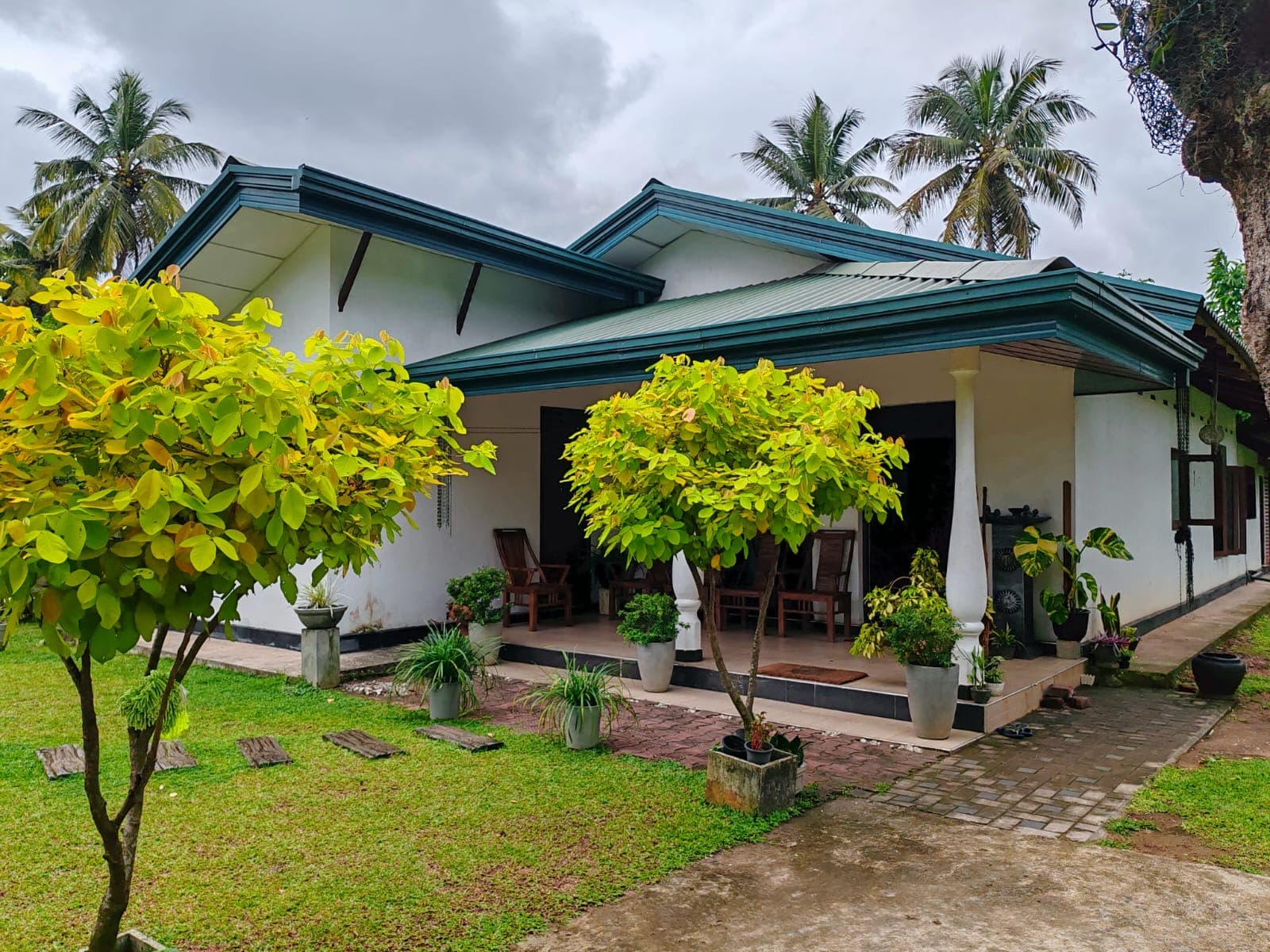 Ja ela, Ekala house for sale - Image 1